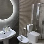 Cozy 1bd דירה *
